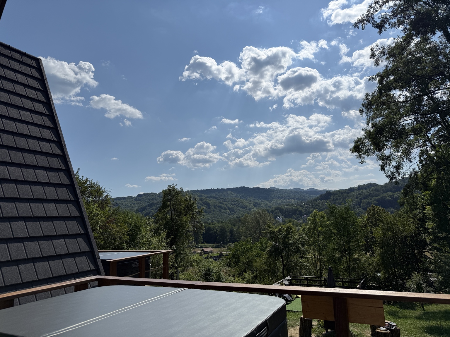 Peisaj montan din zona cabanelor